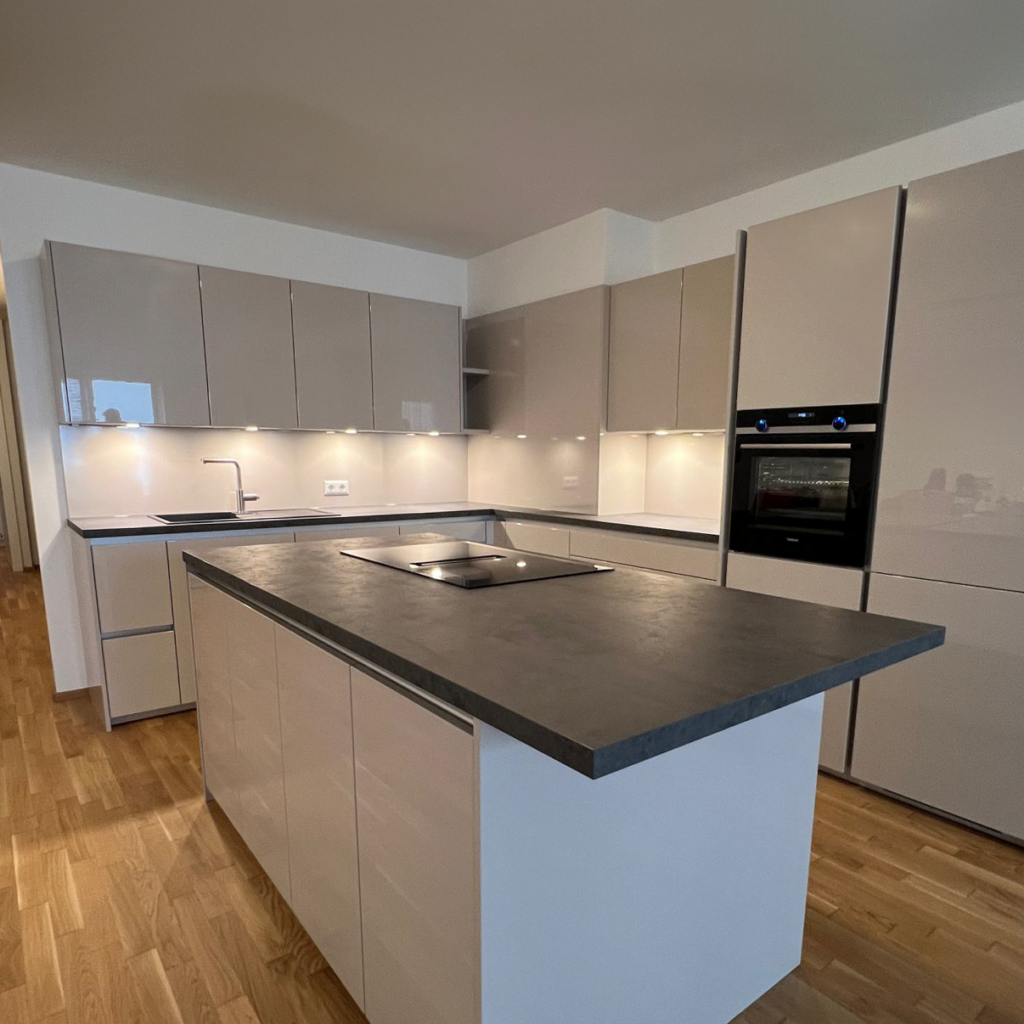 DAN-Küche Silbermond Kashmir Hochglanz-Lack